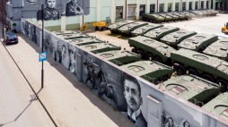 Półkilometrowy mural historyczny dedykowany Powstaniom Śląskim na ul. Powstańców w Siemianowicach Śląskich. Fot. PAP/A. Grygiel