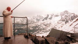 Ojciec Święty i Tatry. 1997 r. Fot. PAP/CAF/R. Pietruszka