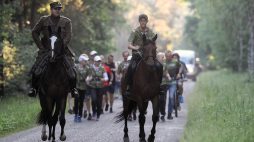 Uczestnicy II sztafetowej pielgrzymki biegowej pamięci mjr. Hubala na Jasną Górę. Fot. PAP/R. Zawistowski