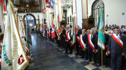 Msza święta w Archikatedrze p.w. Męczeństwa Św. Jana Chrzciciela w Warszawie podczas uroczystości z okazji 40. rocznicy rejestracji NSZZ Rolników Indywidualnych "Solidarność". 27.06.2021. Fot. PAP/R. Guz