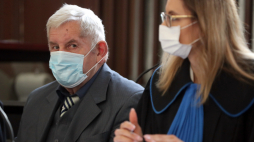 Nowy Sącz, 15.06.2021. Syn żołnierza wyklętego Józefa Kurasia Zbigniew Kuraś (L) oraz radca prawny Anna Bufnal (P) podczas rozprawy w Sądzie Okręgowym w Nowym Sączu. Fot. PAP/G. Momot