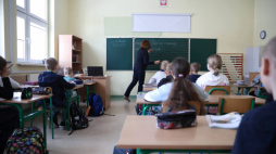 Lekcja w Szkole Podstawowej nr 1 w Otwocku. Fot. PAP/L. Szymański
