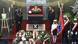 Uroczystości pogrzebowe historyka, ministra edukacji narodowej w rządzie Tadeusza Mazowieckiego oraz byłego rektora Uniwersytetu Warszawskiego prof. Henryka Samsonowicza w Domu Pogrzebowym na warszawskich Powązkach. Fot. PAP/T. Gzell