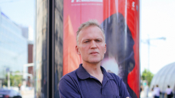 Varsavianista i redaktor naczelny PortalWarszawski.com.pl Daniel Echaust podczas sesji zdjęciowej dla PAP. Fot. PAP/A. Zawada