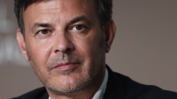 François Ozon, konferencja prasowa w czasie 74. Festiwalu Filmowego w Cannes. Fot. PAP/EPA