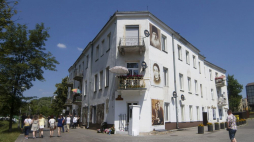 Kamienica przy ulicy Planty 7/9, miejsce pogromu kieleckiego. Fot. PAP/M. Walczak