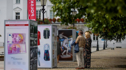 Plenerowa wystawa pt. „70 lat Muzeum z pasji do sportu” w Płocku. Fot. PAP/S. Łabiński