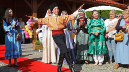 Tatarskie święto Sabantuj w Kruszynianach. 2019 r. Fot. PAP/A. Reszko