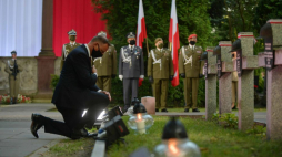 Prezydent Andrzej Duda podczas apelu pamięci przed Pomnikiem Poległych w 1920 r. na Cmentarzu Wojskowym na Powązkach w Warszawie. 14.08.2021. Fot. PAP/M. Obara