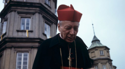 Prymas Polski kard. Stefan Wyszyński podczas I pielgrzymki papieża Jana Pawła II do Polski, Częstochowa, 06.06.1979. Fot. PAP/B. Różyc