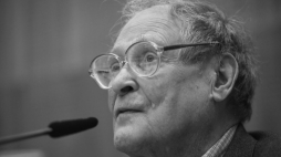 Biofizyk, obrońca praw człowieka i działacz polityczny Siergiej Kowalow. Fot. PAP/J. Turczyk