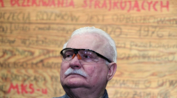 Gdańsk, 06.12.2019. Prezydent RP, historyczny przewodniczący NSZZ „Solidarność” Lech Wałęsa podczas konferencji prasowej na temat działań na rzecz pozostawienia Tablic 21 Postulatów na wystawie stałej Europejskiego Centrum Solidarności, 6 bm. w Gdańsku. Ekspozycja jest poświęcona historii Solidarności i zmianom dokonanym dzięki niej w Europie Środkowej i Wschodniej. Fot. PAP/A. Warżawa