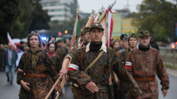 Warszawa, 05.08.2021. Marsz Pamięci ze skweru Pamięci na cmentarz Powstańców Warszawskich na warszawskiej Woli, 5 bm. W stolicy trwają obchody 77. rocznicy Powstania Warszawskiego. Fot. PAP/M. Obara