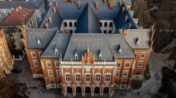 Collegium Novum Uniwersytetu Jagiellońskiego przy ulicy Gołębiej w Krakowie. Fot. PAP/Ł. Gągulski