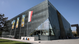 Siedziba Muzeum Historii Żydów Polskich Polin. Fot. PAP/L. Szymański