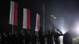 Apel pamięci pod krzyżem ks. mjr. I. Skorupki w Ossowie. 14.08.2021. Fot. PAP/L. Szymański