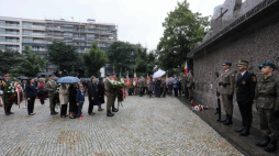 Uroczystości przed pomnikiem Pamięci 50 Tysięcy Mieszkańców Woli Zamordowanych przez Niemców podczas Powstania Warszawskiego 1944 r. Warszawa, 05.08.2021. Fot. PAP/P. Supernak