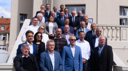 Uczestnicy spotkania i konferencji prasowej poświęconej 100-leciu Polskiego Związku Tenisowego. Poznań, 27.08.2021. Fot. PAP/J. Kaczmarczyk