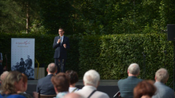 Premier Mateusz Morawiecki podczas wizyty w Muzeum Józefa Piłsudskiego w Sulejówku. Fot. PAP/M. Obara