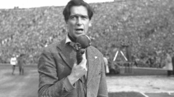 Rok 1962. Dziennikarz sportowy Bohdan Tomaszewski. PAP/mky
