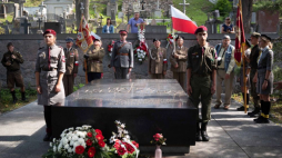 Uroczystości przed grobem matki i serca Marszałka Józefa Piłsudskiego na Cmentarzu Na Rossie w Wilnie z okazji Święta Wojska Polskiego. 15.08.2021. Fot. PAP/V. Doveiko