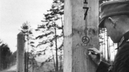 17 września 1939 wojska ZSRR napadły na Polskę. Na zdj.: żołnierz niemiecki na linii demarkacyjnej niemiecko-rosyjskiej. Fot. PAP/CAF-Archiwum