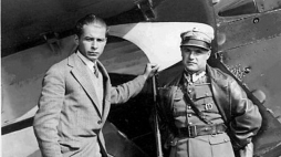 Pilot Franciszek Żwirko (z prawej) i konstruktor lotniczy Stanisław Wigura (z lewej). Źródło: www.commons.wikimedia.org