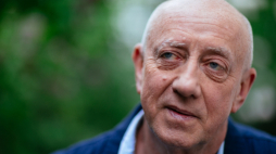Warszawa, 02.06.2021. Saksofonista Henryk Miśkiewicz podczas sesji zdjęciowej dla Polskiej Agencji Prasowej, 2 bm. w Warszawie. W tym roku ukazał się album Doroty Miśkiewicz i Henryka Miśkiewicza „Nasza Miłość”. To pierwsza wspólna płyta ojca i córki, choć wielkrotnie występowali razem na scenie. Fot. PAP/A. Zawada