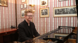 Pianista Carter Johnson podczas koncertu Laureatów II Międzynarodowego Konkursu Muzyki Polskiej im. Stanisława Moniuszki. Warszawa, 20.09.2021. Fot. PAP/W. Olkuśnik