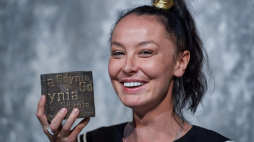 Gdynia, 26.09.2021. Lauretaka 14. Gdyńskiej Nagrody Dramaturgicznej - dramaturg i dramatopisarka Jolanta Janiczak nagrodzona za sztukę „I tak nikt mi nie uwierzy”, podczas gali w Gdyni. Fot. PAP/A. Warżawa