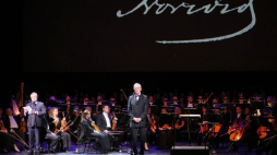 Wicepremier, minister kultury, dziedzictwa narodowego i sportu Piotr Gliński (L) oraz dyrektor Teatru Wielkiego – Opery Narodowej w Warszawie Waldemar Dąbrowski (C) wzięli udział w koncercie „Norwidowskie Theatrum Mundi”. Fot. PAP/P. Supernak