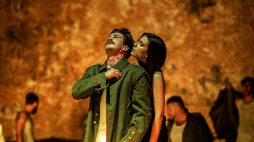 Fragment spektaklu „Pokora” Teatru Śląskiego z Katowic. Źródło: borderfestival.eu