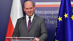 Warszawa, 15.09.2021. Wiceminister spraw zagranicznych Szymon Szynkowski vel Sęk podczas briefingu prasowego. w Ministerstwie Spraw Zagranicznych w Warszawie. Briefing dot. budowy w Berlinie pomnika polskich ofiar II wojny światowej. Fot. PAP/R. Pietruszka 
