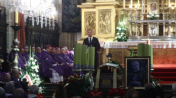Kraków, 07.09.2021. Prezydent Andrzej Duda (C) podczas uroczystości pogrzebowych proboszcza parafii archikatedralnej na Wawelu ks. Zdzisława Sochackiego. Fot. PAP/Art Service 2 