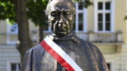 Warszawa, 06.09.2021. Uroczystość odsłonięcia popiersia Prymasa Tysiąclecia, kardynała Stefana Wyszyńskiego przed stołecznym Domem Arcybiskupów Warszawskich. Fot. PAP/R. Pietruszka