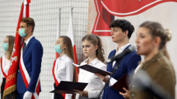 Częstochowa, 01.09.2021. Uczniowie podczas uroczystej inauguracji roku szkolnego 2021/2022 w IV Liceum Ogólnokształcącym im. Henryka Sienkiewicza w Częstochowie. Fot. PAP/W. Deska