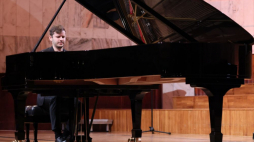 Polski pianista Kamil Pacholec podczas przesłuchań III etapu Konkursu Chopinowskiego w sali koncertowej Filharmonii Narodowej w Warszawie. Fot. PAP/L. Szymański
