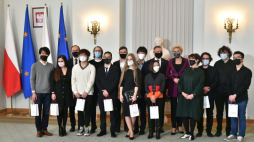 Warszawa, 22.10.2021. Pałac Prezydencki. Prezydent RP Andrzej Duda (6P) i pierwsza dama RP Agata Kornhauser-Duda (5P) podczas spotkania z laureatami, finalistami i przedstawicielami jury XVIII Konkursu Chopinowskiego. Fot. PAP/A. Lange