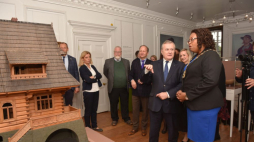 Wicepremier minister kultury, dziedzictwa narodowego i sportu Piotr Gliński na otwarciu wystawy „Młoda Polska” w Londynie. Fot. Marcin Urban. Źródło: MKDNiS