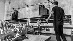 Fotografia z próby, Maciej Stobierski. Źródło: www.teatrzaglebia.pl