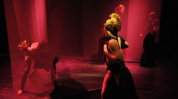 Przedstawienie pt. „Życie Snem” Teatru Wierszalin na XVI Alternatywnych Spotkaniach Teatralnych KLAMRA. Toruń, 2008 r. Fot. PAP/W. Szabelski
