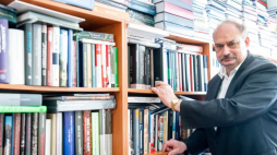 Historyk z Uniwersytetu im. Mikołaja Kopernika w Toruniu, członek Kolegium Instututu Pamięci Narodowej prof. dr hab. Wojciech Polak. Fot. PAP/T. Żmijewski 