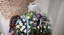 Grób Adama Zagajewskiego w Panteonie Narodowym w podziemiach kościoła św. Apostołów Piotra i Pawła w Krakowie. Fot. PAP/Ł. Gągulski