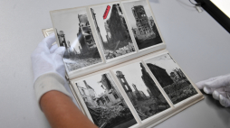 Warszawa, 31.07.2021. Fotografia z archiwum Henryka Śmigacza z okresu Powstania Warszawskiego, zaprezentowana w IPN w Warszawie. Fot. PAP/ R. Pietruszka
