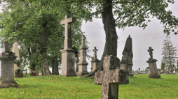 Cmentarz prawosławny w miejscowości Zamch. Fot. PAP/W. Maluga