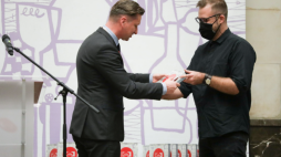 Twórca mebla „BAZA" z nagrodą "Wzór Roku dla Kultury”. Źródło: MKiDN