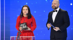 Dyrektor ds. platformy VOD i ds. zakupu Estońskiego Radia i Telewizji Toomas Luhats (P) oraz producentka filmu „Żelazny Most” Anna Wereda (L) podczas gali Międzynarodowego Festiwalu Telewizyjnego Heart of Europe. Fot. PAP/R. Pietruszka