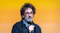 Joel Coen podczas gali otwarcia 29. edycji Międzynarodowego Festiwalu Sztuki Autorów Zdjęć Filmowych „Energa Camerimage 2021” w Toruniu. Fot. PAP/T. Żmijewski