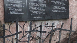 Pomnik przed budynkiem tzw. Kuźni Romów poświęcony ofiarom obozu cygańskiego w Litzmannstadt Ghetto. Fot. PAP/M. Kliński