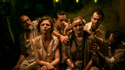 Zdjęcie ze spektaklu „Madagaskar” w reż. Małgorzaty Dębskiej. Fot. M. Zimakiewicz. Źródło:http://www.teatr-zydowski.art.pl